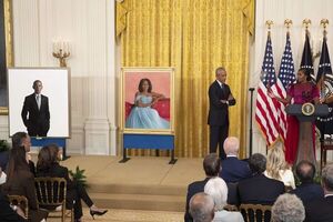 Barack y Michelle Obama revelan sus retratos oficiales entre bromas y nostalgia - Mundo - ABC Color