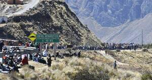La Nación / Cocaleros exigen el cierre de mercado de coca oficialista en Bolivia