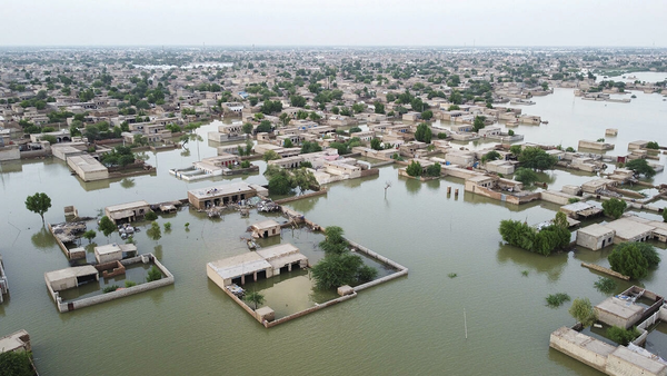 Inundaciones en Pakistán dejan 1.200 víctimas y obligan la evacuación de 50.000 personas | 1000 Noticias