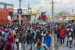 Miles de haitianos protestan contra el alto costo de los alimentos y los combustibles