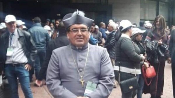 Religioso dice que actúa en nombre de la Iglesia Católica Ecuménica