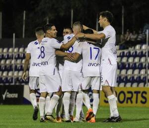 Crónica / [VIDEO] Nacional se divirtió, goleó y clasificó