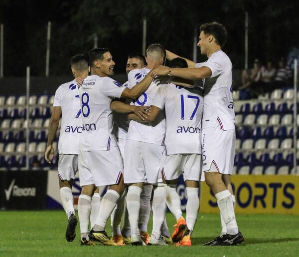 Crónica / [VIDEO] Nacional se divirtió, goleó y clasificó