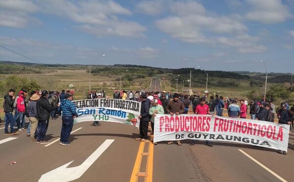 Tomateros se manifiestan por contrabando masivo del producto - Nacionales - ABC Color