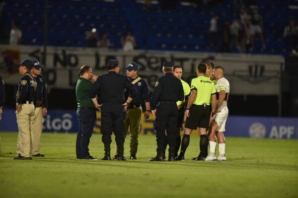 El clásico blanco y negro suspendido por falta de seguridad
