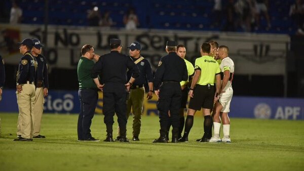 El clásico blanco y negro suspendido por falta de seguridad