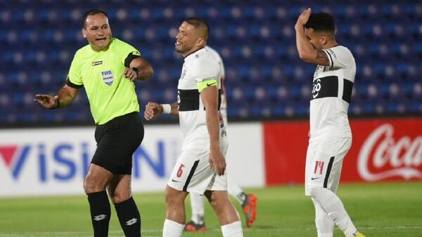 La irónica despedida de Miguel Cardona a los árbitros