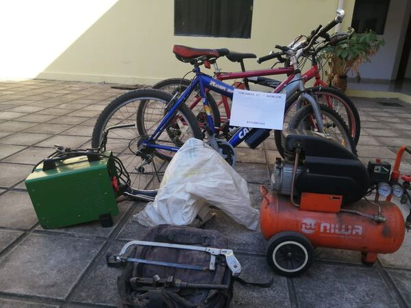 Cuatro detenidos por hurto de bicicletas, compresor y soldador de un taller - Policiales - ABC Color