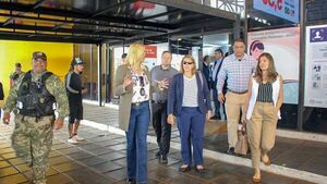 Cónsul de EEUU monitorea puesto de Migraciones en Puente de la Amistad