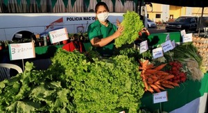Feria de productos frutihortícolas se realiza en la Costanera de Asunción