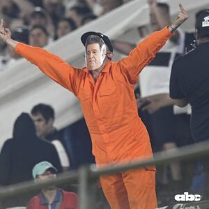 Hinchada de Olimpia repudió a Horacio Cartes - El Trueno