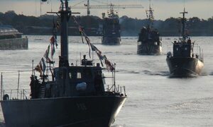 Armada contuvo fuga de combustible en un barco sobre el río Paraná