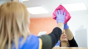 Compatriotas cobrarán  si se quedan sin empleo en España