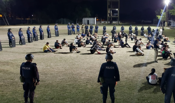 Más de 50 hinchas de Olimpia detenidos tras incidentes - Noticiero Paraguay