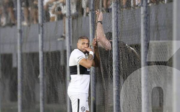 Crónica / ¿Richard pidió "sarambi" a hinchas para que se suspenda el partido?