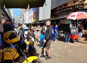 Feriado en el Brasil ayudó a repuntar ventas en el microcentro esteño | DIARIO PRIMERA PLANA