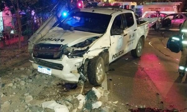 Tatacho cruzó semáforo en rojo y chocó a patrullera