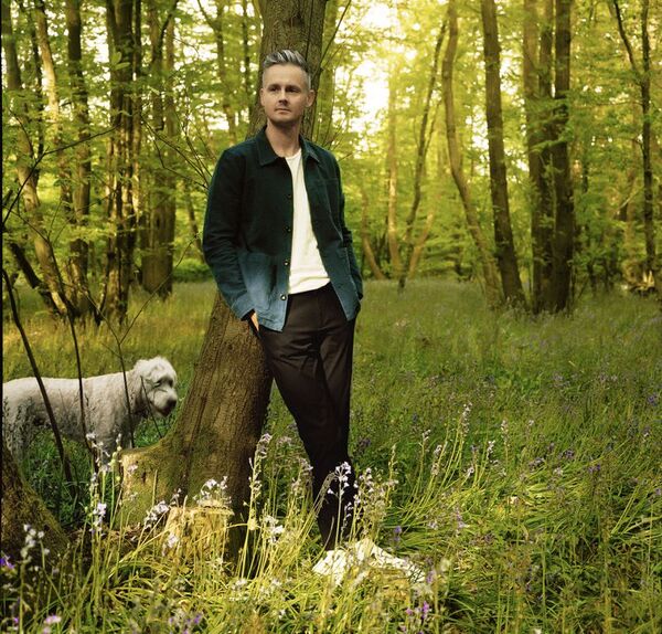 Tom Chaplin ya lanzó su tercer álbum solista “Midpoint”