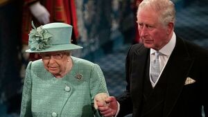 Carlos y Guillermo viajan a Balmoral para estar con la reina Isabel II
