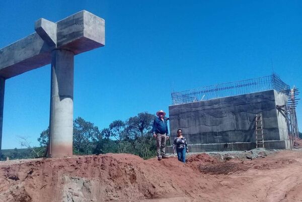 Colonos esperan la terminación de puente para habilitar un camino vecinal de 45 km - Nacionales - ABC Color