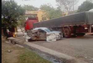 Ladrones chocaron vehículo en su huída y uno murió