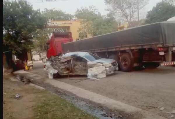 Ladrones chocaron vehículo en su huída y uno murió