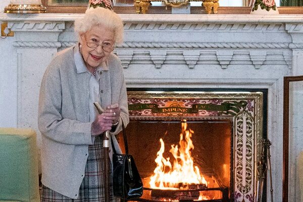 Precupante salud de la Reina Isabel II, deja a Inglaterra totalmente parado