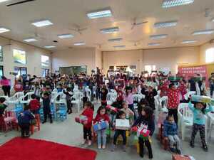 Cajitas de regalos llenas de esperanza llegó a 100 niños en la ciudad de Villa Elisa