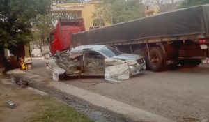 Ladrones chocaron vehículo en su huída y uno murió - Noticiero Paraguay