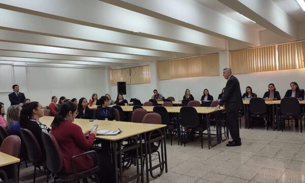 Rectorado-UNE realiza curso sobre Ceremonial, Etiqueta y Protocolo para graduaciones