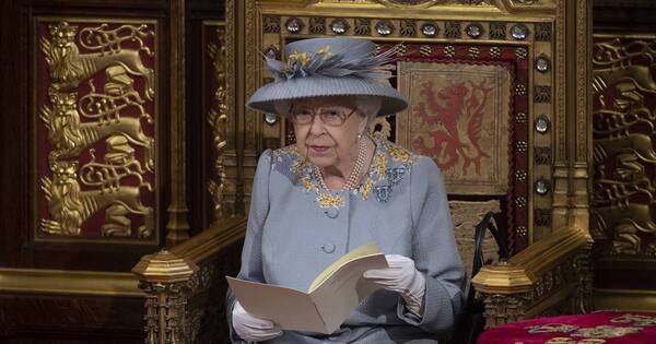 La Nación / ¿Para qué sirve una reina?