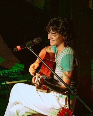 “Puro sentimiento” en cálido y luminoso show debut de Zoe Gotusso en Paraguay - Música - ABC Color