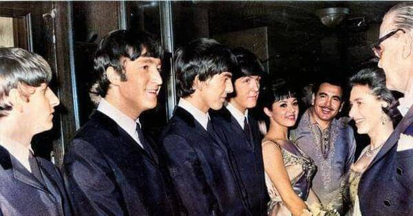 La Nación / El día que Luis Alberto del Paraná encantó a la Reina Isabel II y los Beatles