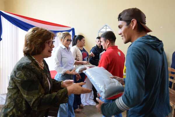 Distribuyen colchones y frazadas a personas recluidas en la Penitenciaría Regional de Misiones