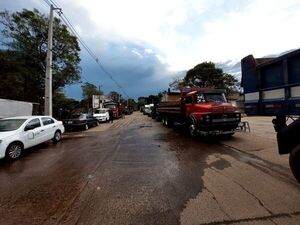 Anuncian nueva movilización nacional exigiendo rebaja del precio de combustibles - Economía - ABC Color