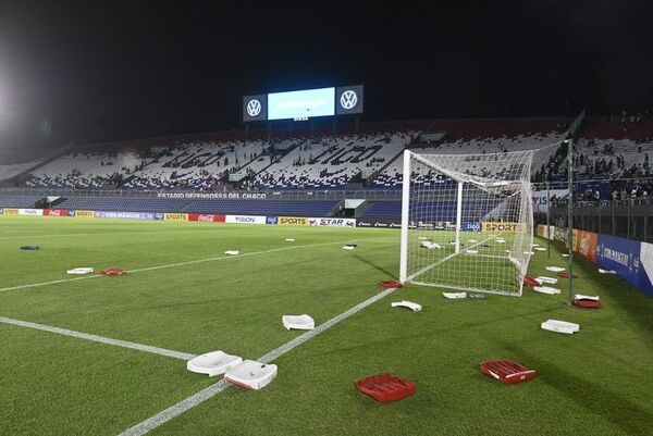 Hinchas de Olimpia se exponen a una dura sanción - Fútbol - ABC Color