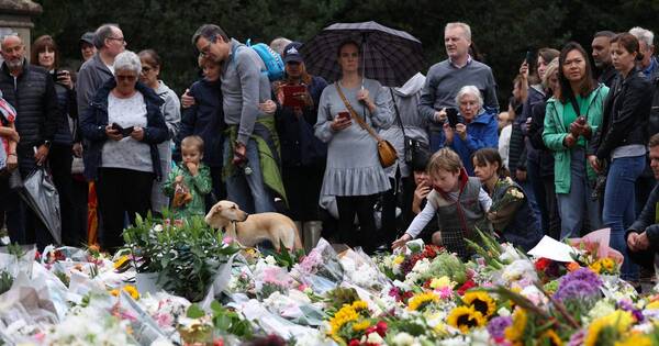 La Nación / El luto real por la muerte de la reina Isabel II se mantendrá hasta 7 días después de su funeral