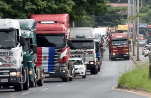Camioneros anuncian movilizaciones en todo el país desde este lunes - Noticiero Paraguay