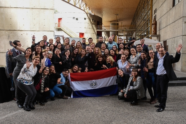 Diario HOY | BECAL otorgó 2.701 becas a profesionales y estudiantes de todo el país