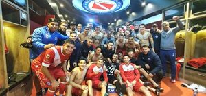 Argentinos gana con asistencia de Ávalos y se acerca a la cima del fútbol argentino