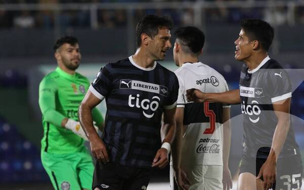 Crónica / Roque decide romper el silencio tras su frase "partido recreativo"
