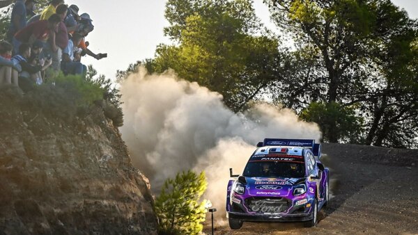 Loeb impone su chapa de leyenda y se pone arriba en Acrópolis