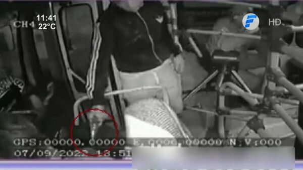 Delincuente armado roba a pasajeros de la Línea 23