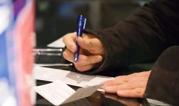 Diario HOY | Exigir pago de deudas ya canceladas reteniendo pagarés, el nuevo modus operandi