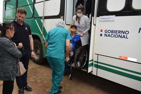 Yacyreta y la Séptima Región Sanitaria llevan atención médica en San Juan del Paraná, Itapúa
