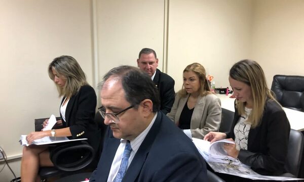 Fiscalía se allana al pedido de sobreseimiento definitivo de Zacarías Irún y Sandra McLeod