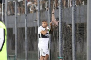 Jefe de la barra amenazó a Richard Ortiz con invadir el campo de juego