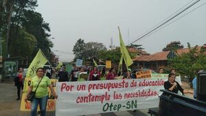 MEC: Docentes protestan contra uso obligatorio de plataforma digital - Nacionales - ABC Color