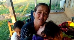 Una madre y sus hijos, víctimas de la pobreza y el abandono en Coronel Oviedo - Noticiero Paraguay