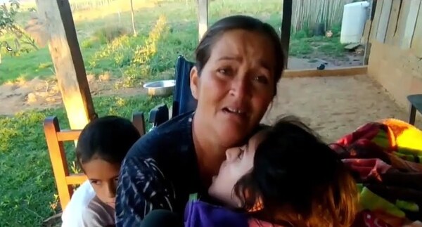Una madre y sus hijos, víctimas de la pobreza y el abandono en Coronel Oviedo - Noticiero Paraguay